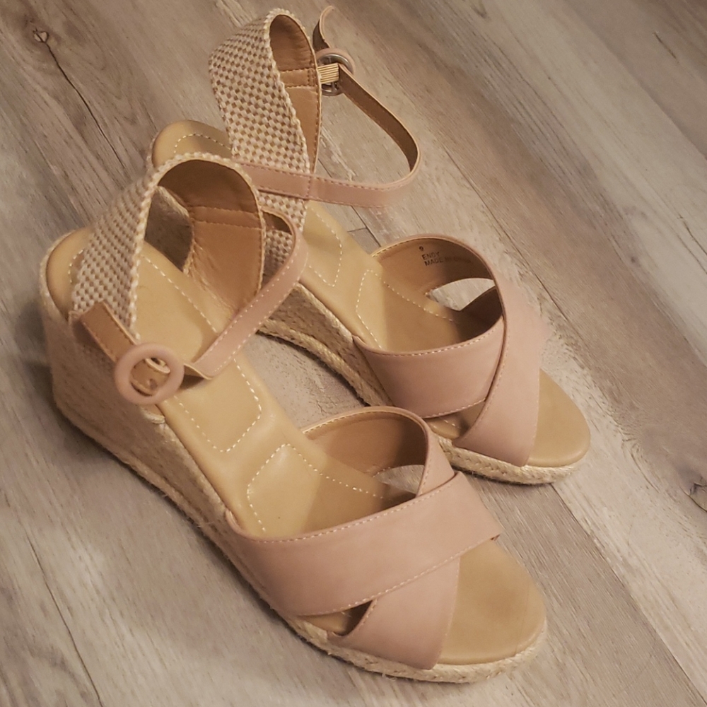 Wedged sandals